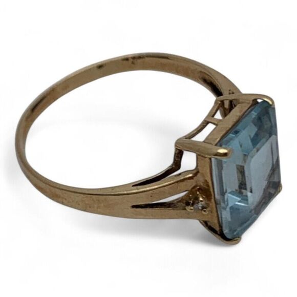 10k Gold & Blue (Emerald Cut) Aquamarine & Diamond Accent Ring Size 7-1/2 - Picture 2 of 7